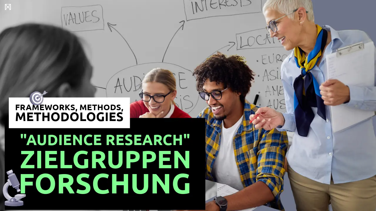 Zielgruppen-Forscherin mit Clipboard interessiert sich für ein sitzende Gruppe von Menschen