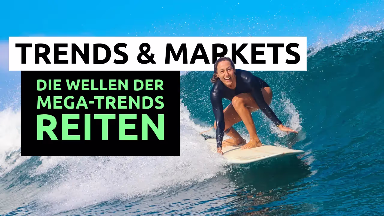 Professionelle Surferin reitet die große Welle mit Leichtigkeit
